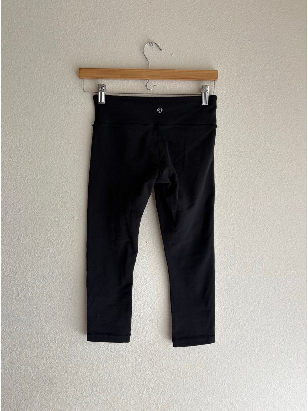 Lululemon Black Capri Legging Mid Rise y2k athliesure activewear workout gym 00s